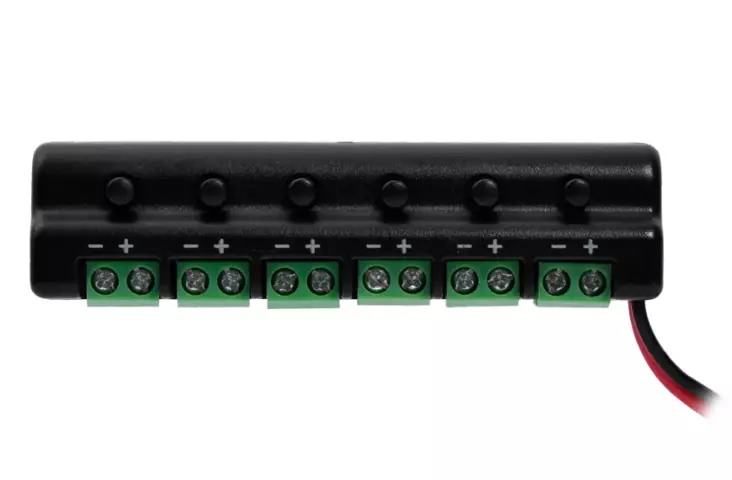 Axxel Strömbrytartätningsfördelare 12V ON/OFF 6-port - Bilbelysning och elektriska tillbehör - 6438152082881 - 1