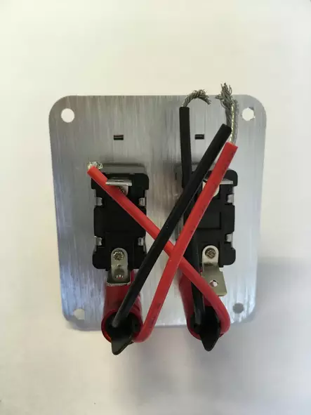 Vipparbrytarpanel 80x69mm - Bilbelysning och elektriska tillbehör - 6419943542333 - 2