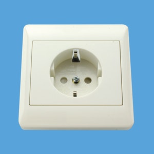 Opal infälld vägguttag jordad 1-del - Lådor och uttag - 6416013125113 - 1