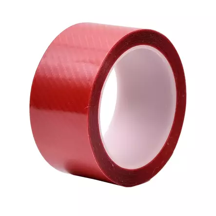 Vinyltejp kolfibermönstrad 50 mm x 5 m röd - Tejper - 6438152023235 - 1