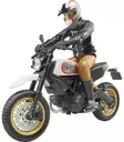 Bruder motorcykel Scrambler Ducati Desert Sled med förare - Bruder arbetsmaskinsleksaker - 4001702630515 - 1