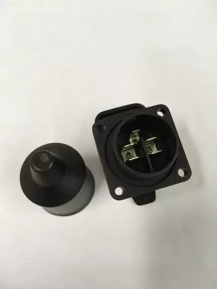 3-vägs kontaktdosa - Bilbelysning och elektriska tillbehör - 6419943235877 - 2