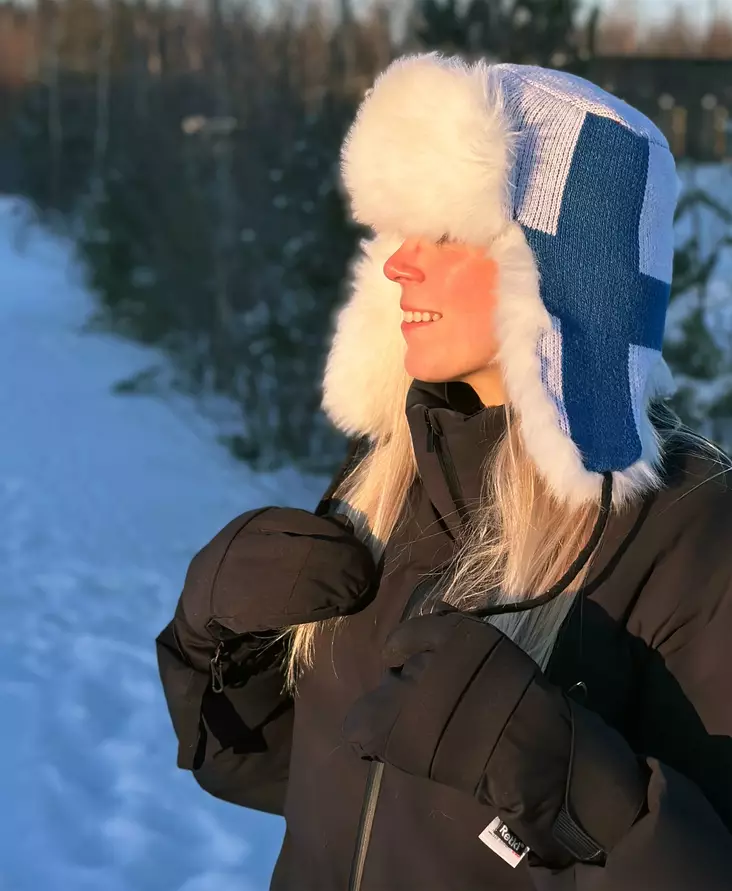 Retki mössa stickad finska flaggan - Friluftskläder - 6418536042168 - 1