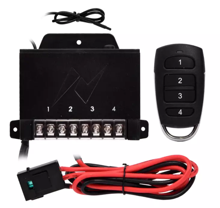 Axxel Fördelare med fjärrkontroll 12V 4 kanaler - Bilbelysning och elektriska tillbehör - 6438152082898 - 1