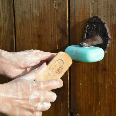 Nagelborste i trä med upphängningsögl - Andra nödvändiga - 8714982098949 - 2